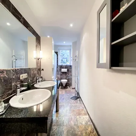 Historische 3raum Zentrumsnah In - Balkon, Tv, Marmorbad, Privatbibliothek Apartment